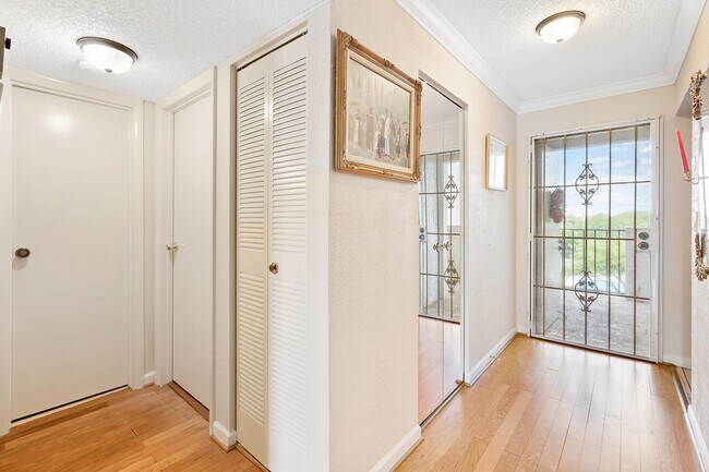 Foto del edificio - 5860 NW 44th St