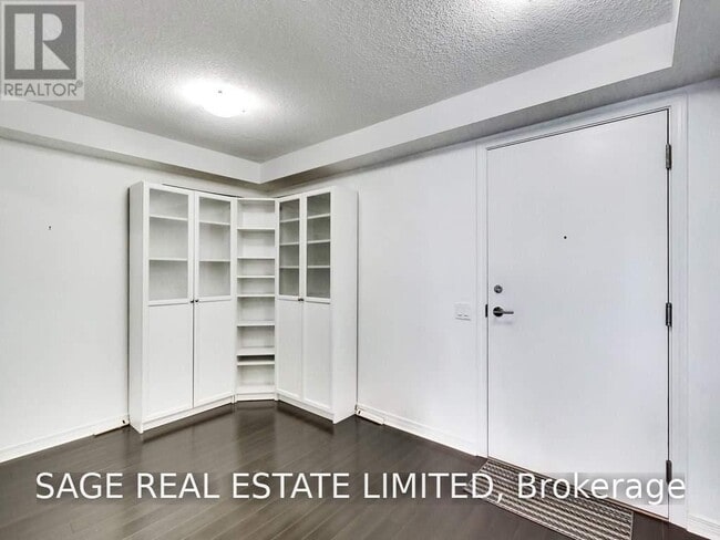 Building Photo - 60 Heintzman St