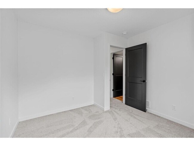 Building Photo - 1471 Kings Crest