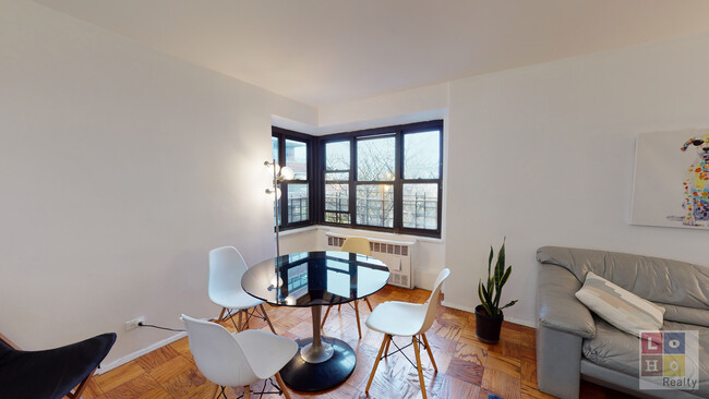 Foto del edificio - 266 E Broadway