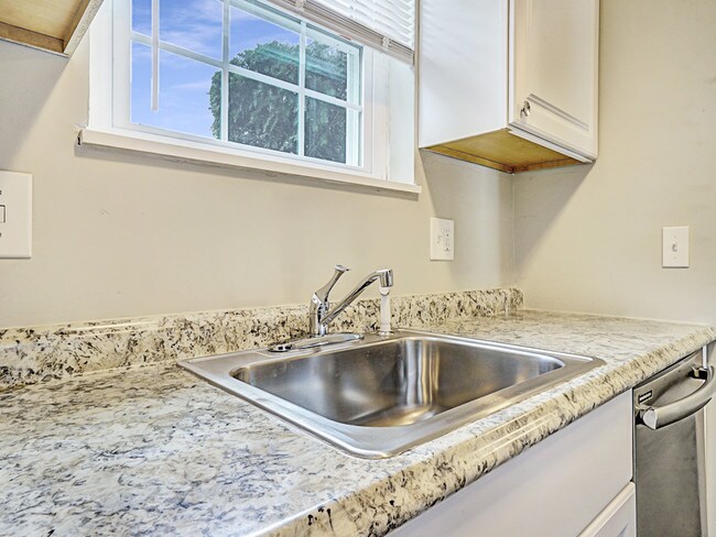 Foto del edificio - 6212 Cheviot Rd