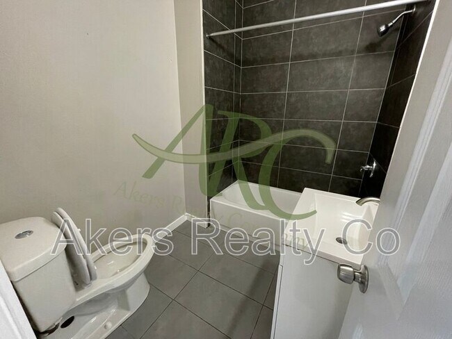 Foto del edificio - 1115 E 6th St