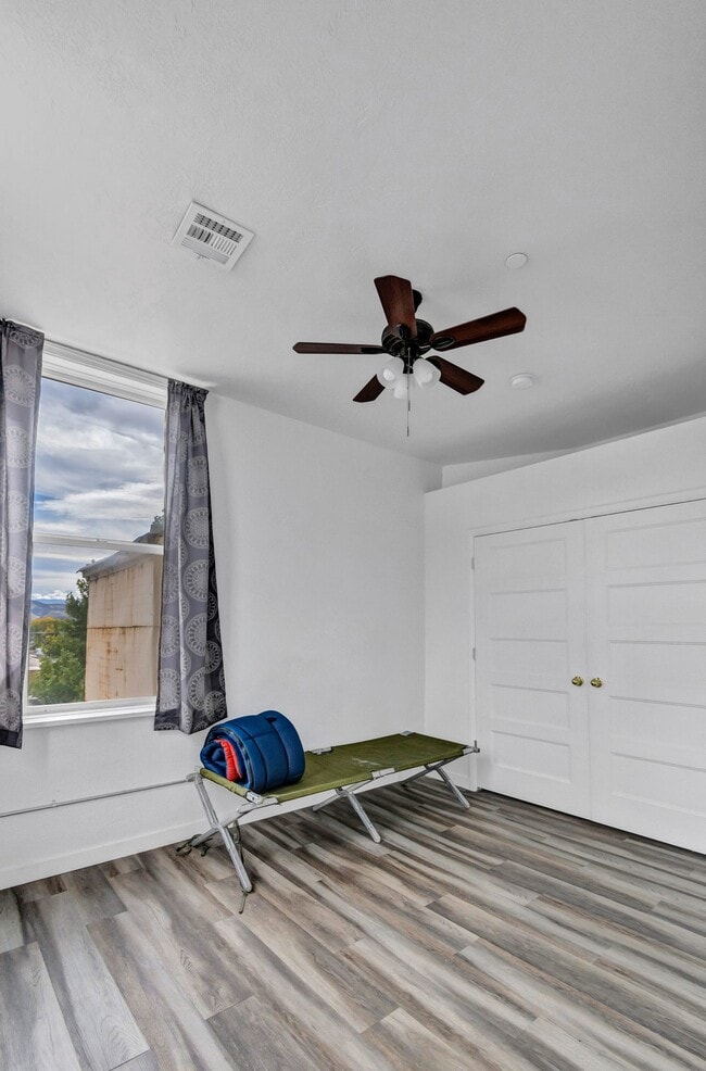 Building Photo - VINTAGE VAULT