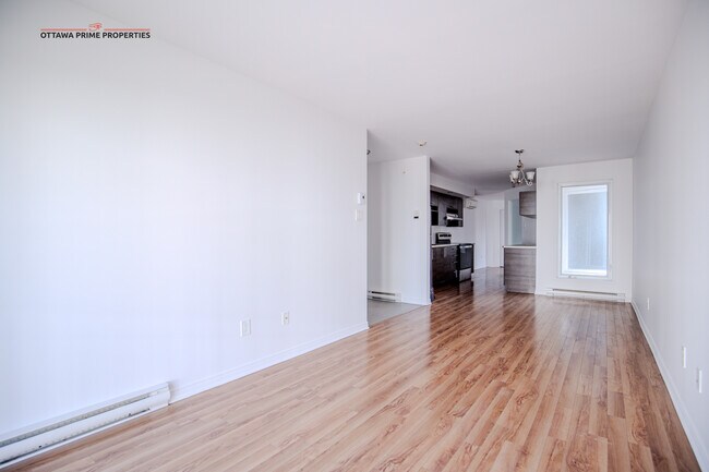 Building Photo - Modern studio apartment near downtown Ottawa