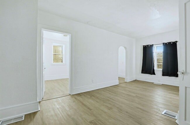 Foto del edificio - 2323 S Washington Ave