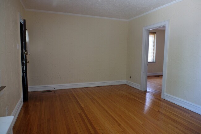 Building Photo - 7142 Amherst Ave