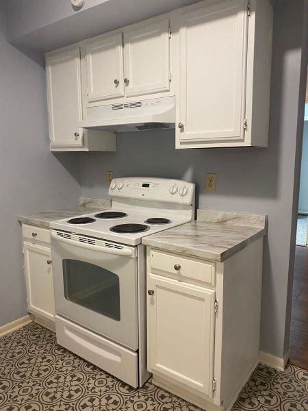 Building Photo - Spacious 2 bdrm/1.5 bath townhome in Cedar...