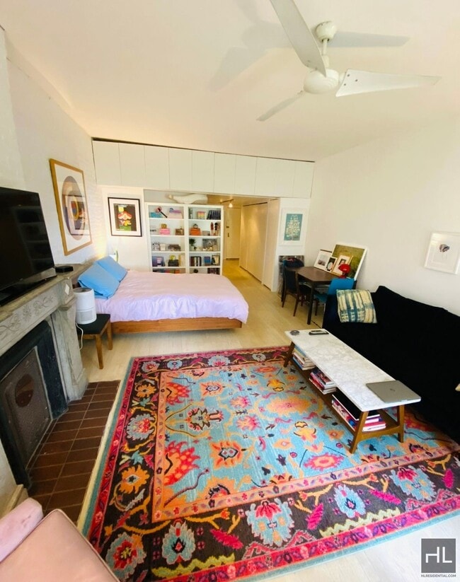 Building Photo - Beautiful Furnished Studio in Hell's Kitchen!