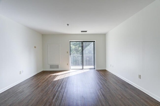 Foto del edificio - 300 Johnson Ferry Rd