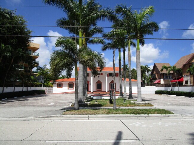 Building Photo - 1900 Brickell Ave