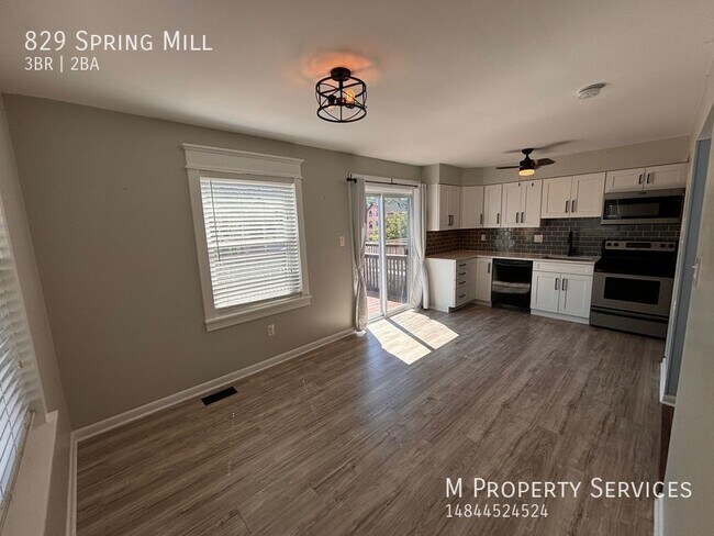 Foto del edificio - Charming 3BR/1.5BA End Unit Townhome in Co...