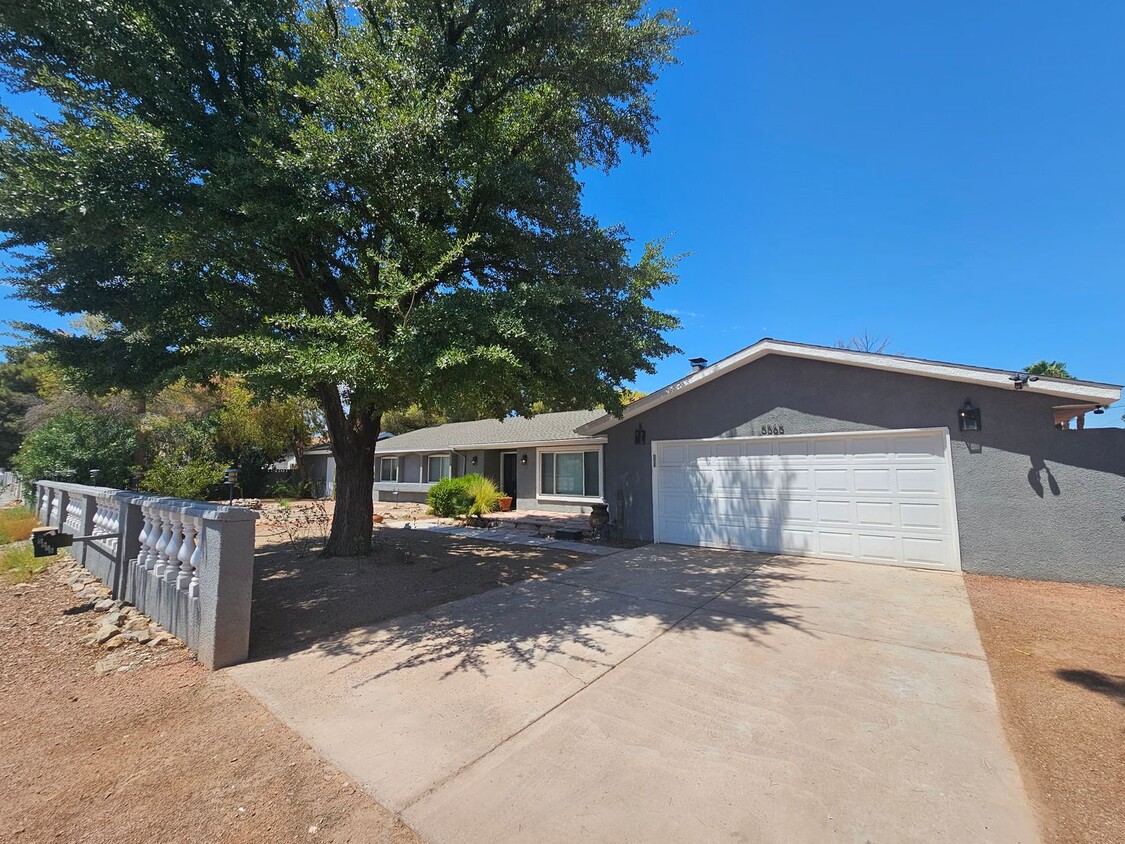 Primary Photo - 3 bedroom with a pool- NO HOA