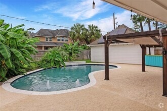Building Photo - 16611 Brenton Oaks Dr