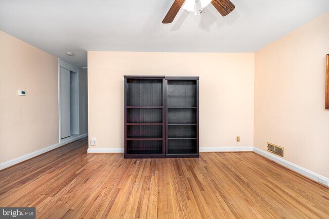 Foto del edificio - 6012 Woodcrest Ave