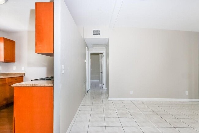 Building Photo - 5641 Honeysuckle Dr