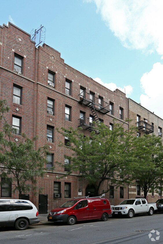 Primary Photo - 64 Vermilyea Ave