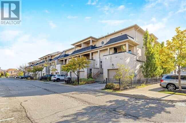 Photo du bâtiment - 9105 Derry Rd W