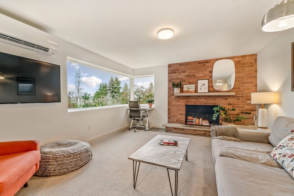 Foto principal - Fully Furnished, 2 Bedroom Rental - Great ...