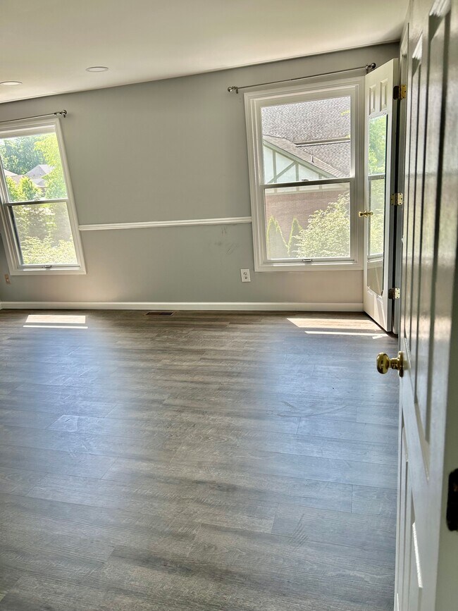 Building Photo - 5335 Standish Dr
