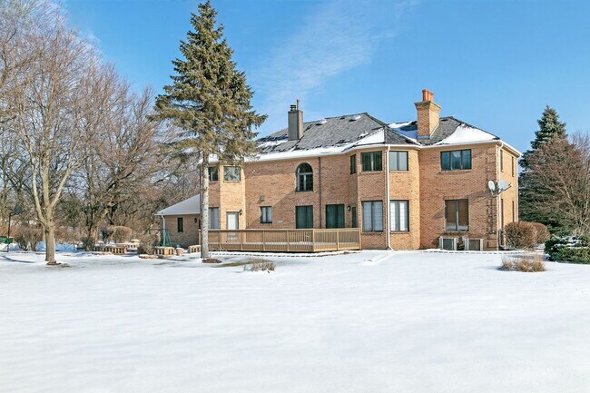 Building Photo - 21 Rolling Hills Dr