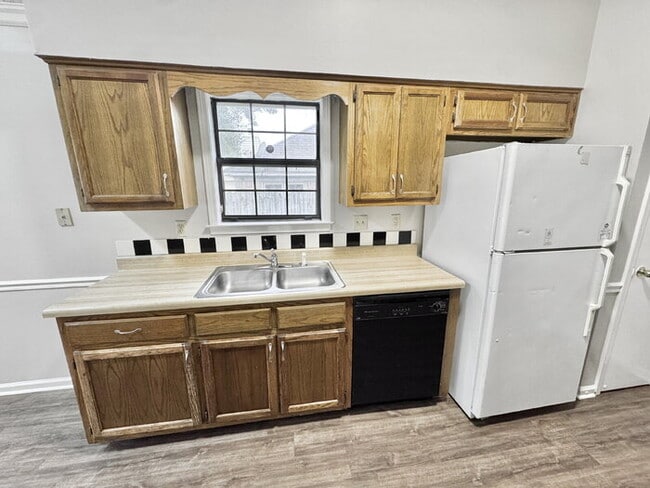 Foto del edificio - 7359 Peppermill Ln