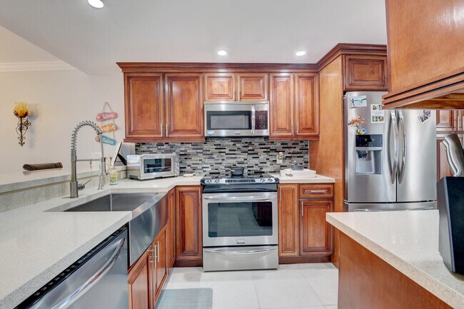 Building Photo - 19 Royal Palm Way