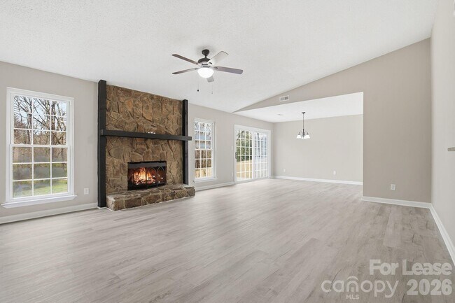 Foto del edificio - 232 Vista Grande Cir