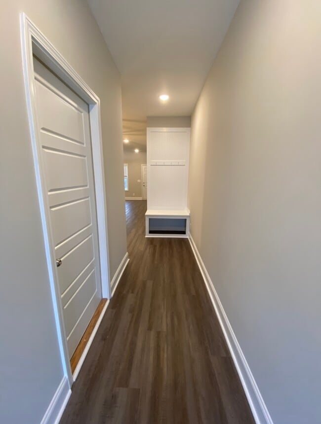 Building Photo - 1027 Glenkirk Dr