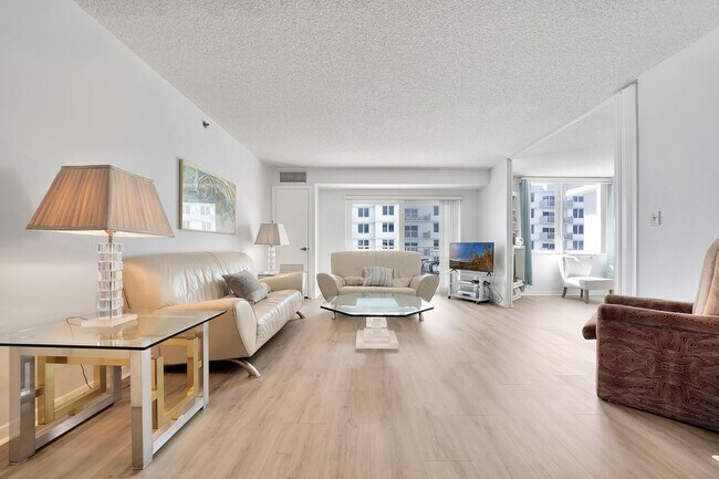 Foto del edificio - 3215 S Ocean Blvd