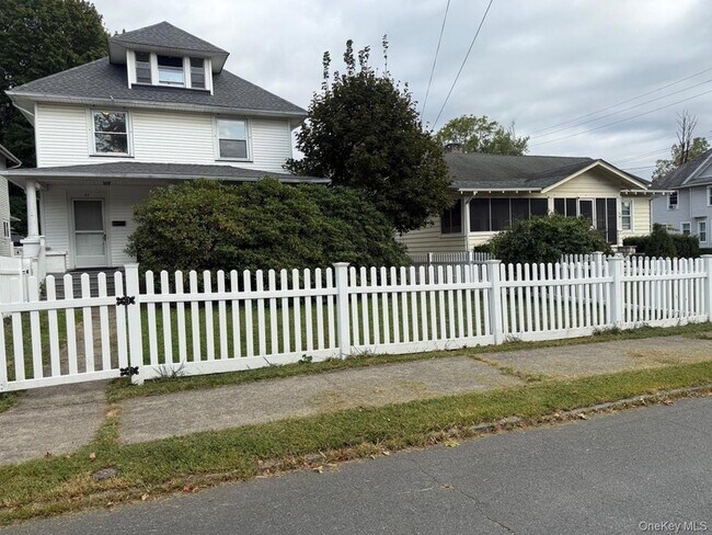 Foto del edificio - 37 Watkins Ave
