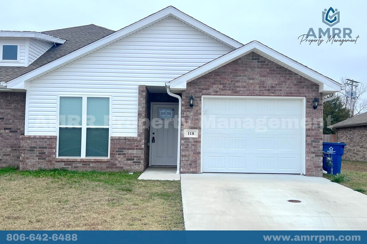 Primary Photo - 3 Bedroom Townhome In Carl Junction!