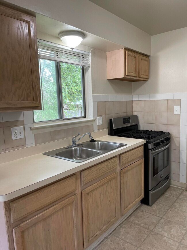 Building Photo - 34811 Pardo St