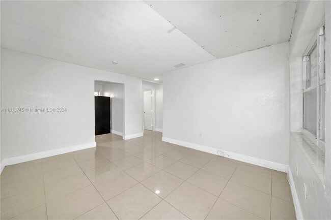 Foto del edificio - 5545 NW 3rd Ave