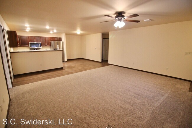 Building Photo - 1190 Kronenwetter Dr
