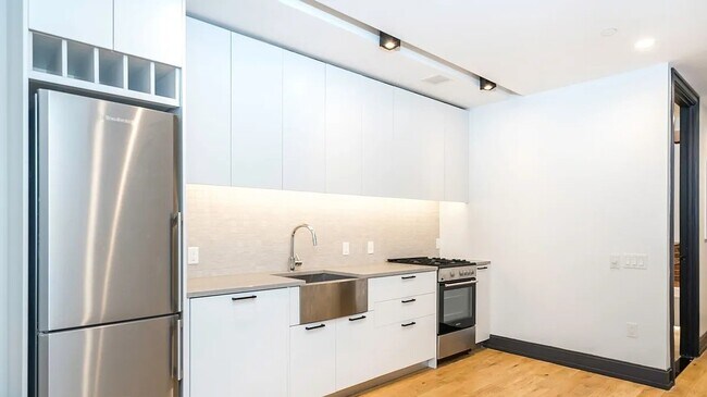 42-22 27th St
