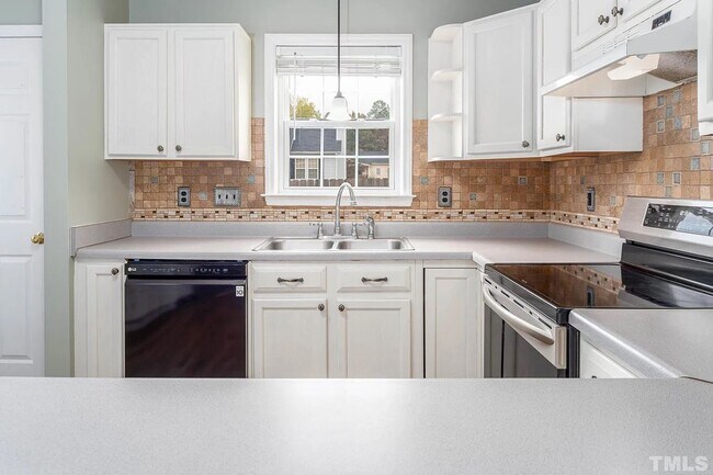 Foto del edificio - Room in 5 Bedroom Home at Oregon Landing Pl