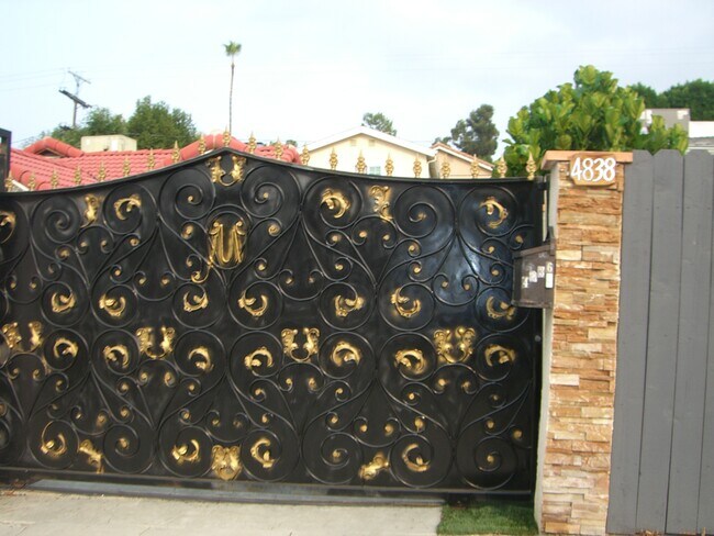 Building Photo - 4836 Topanga Canyon Blvd