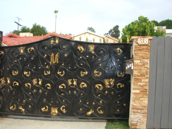 Foto del edificio - 4836 Topanga Canyon Blvd