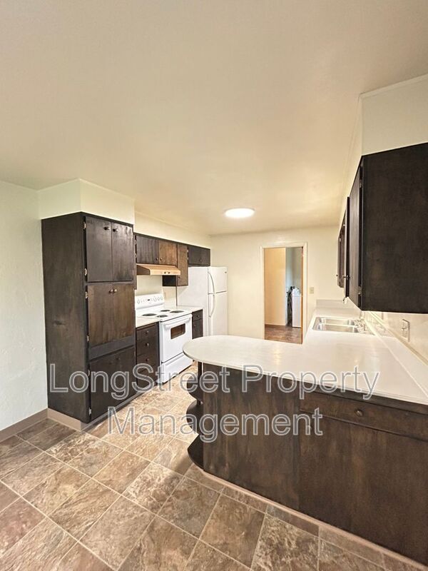 Foto del edificio - 1930 NW Kings Blvd