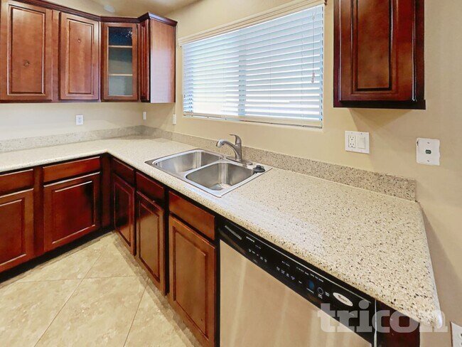 Building Photo - 43368 Palmen Dr