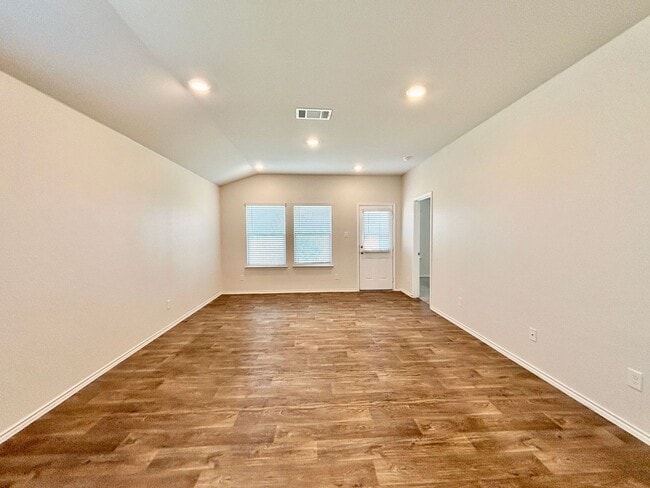 Foto del edificio - Welcome home to this Charming smart home f...