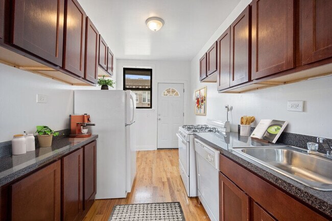 Foto del edificio - 813 W Waveland Ave