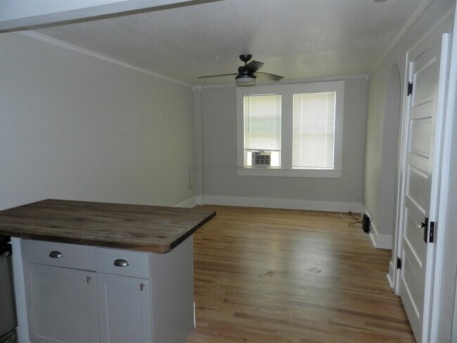 Foto del edificio - 360 13th Ave NE