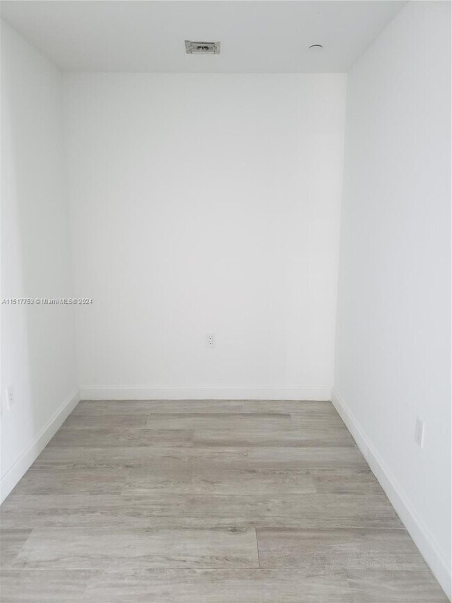 Foto del edificio - 55 SW 9th St