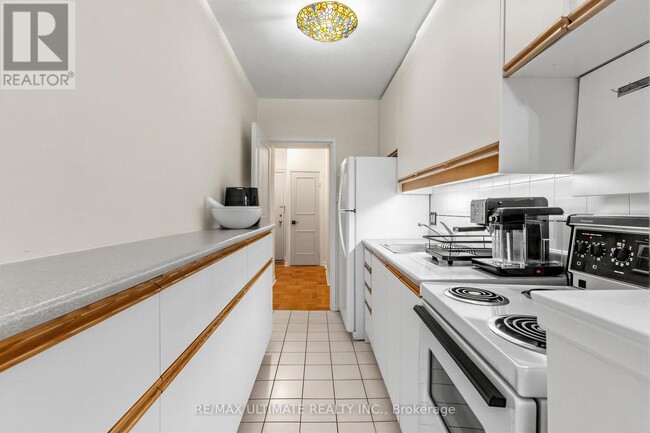 Building Photo - 2 Ridelle Ave