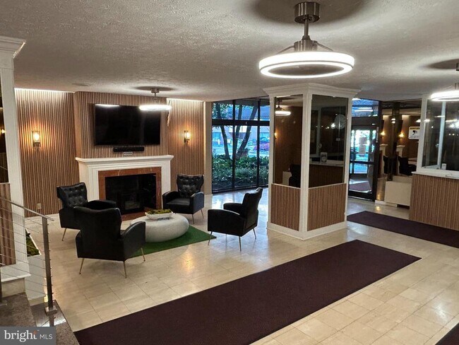 Foto del edificio - 1021 Arlington Blvd