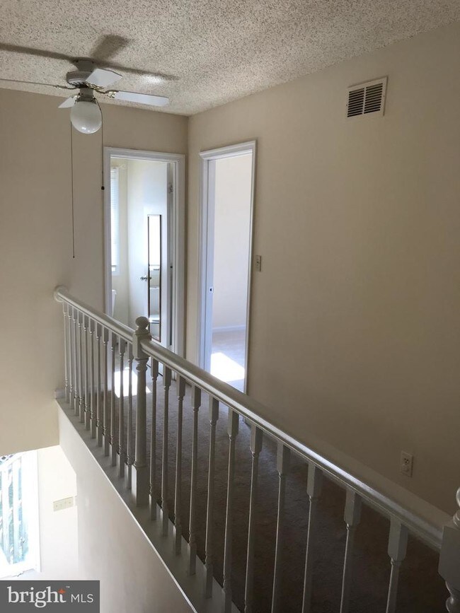 Building Photo - 45627 Longfields Village Dr