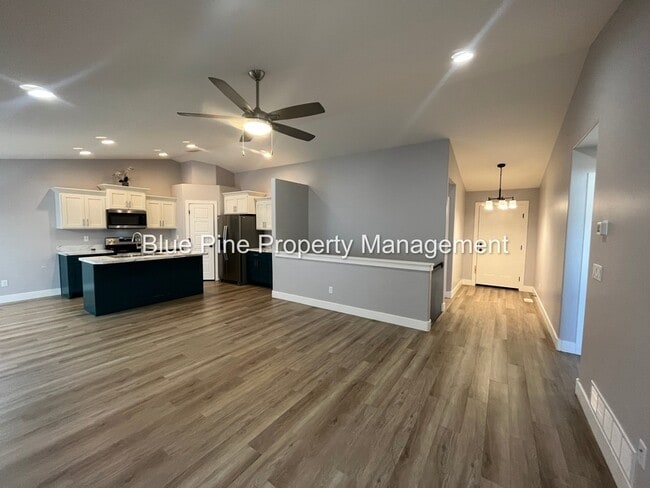 Building Photo - 3534 Apolena Ave