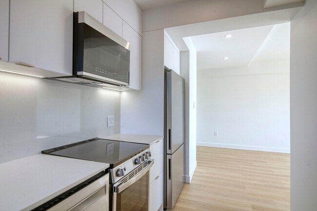 Building Photo - 10 Rosemount