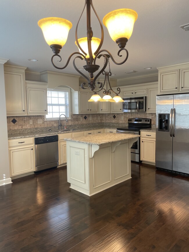 Building Photo - 4143 Silver Glenn